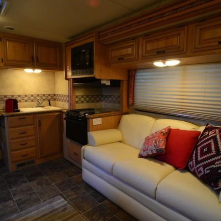 Luxury American Rv With Hot Tub West Chiltington Exterior foto