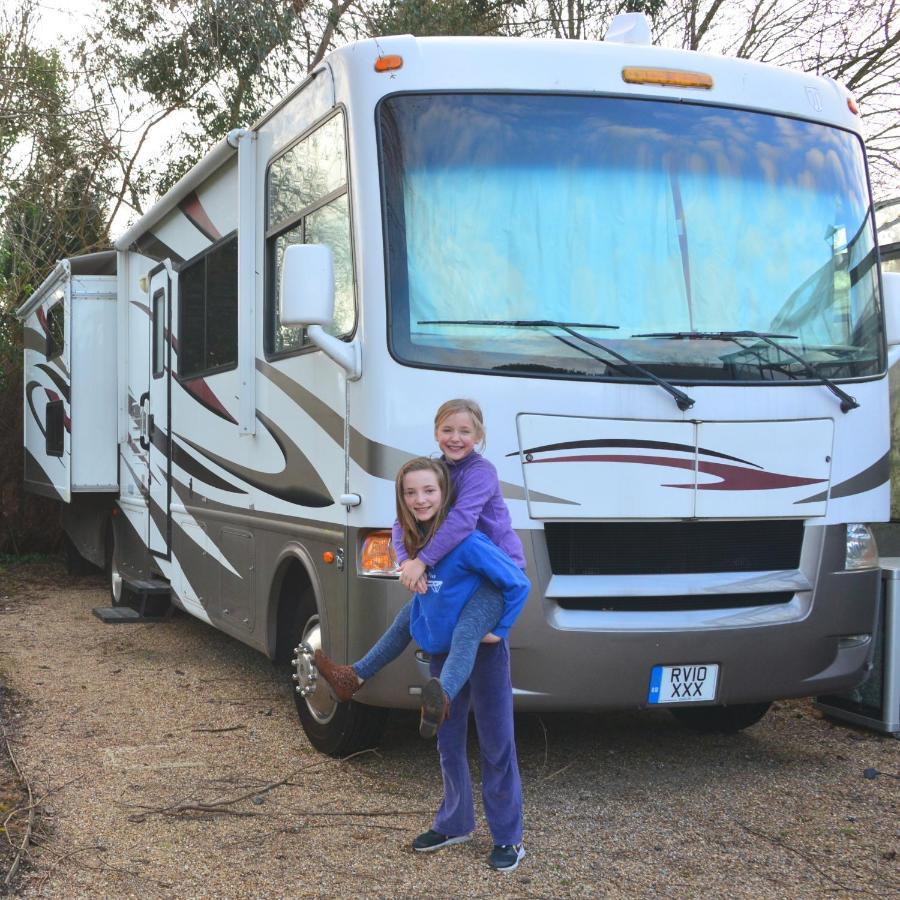 Luxury American Rv With Hot Tub West Chiltington Exterior foto